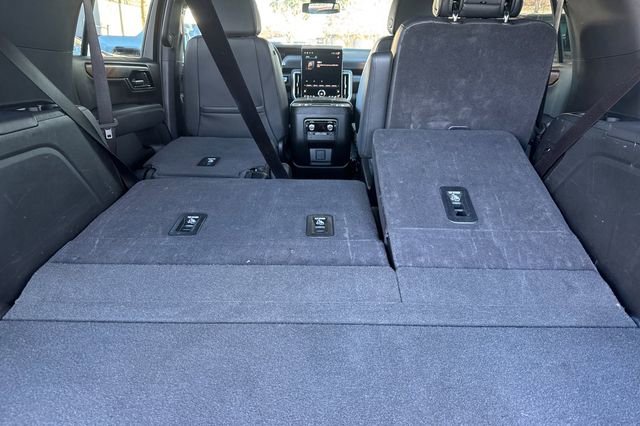 Used 2025 GMC Yukon Denali image 16