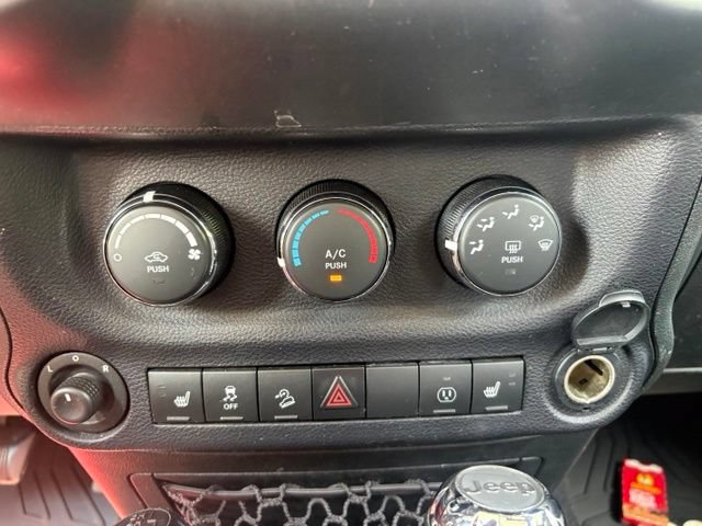 Used 2015 Jeep Wrangler Sahara w/ Connectivity Group AWD/4WD image 10