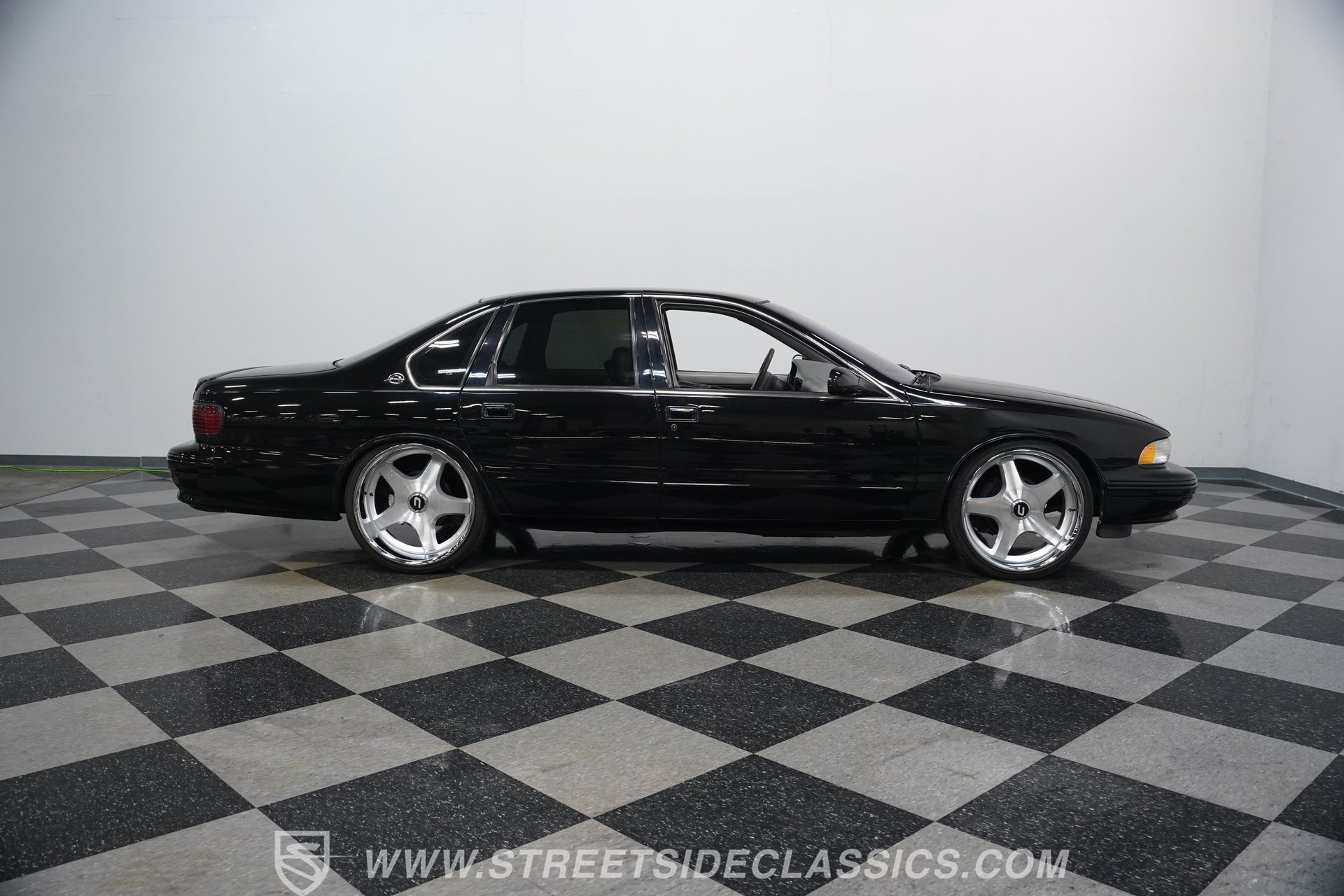 Used 1996 Chevrolet Impala SS RWD image 15