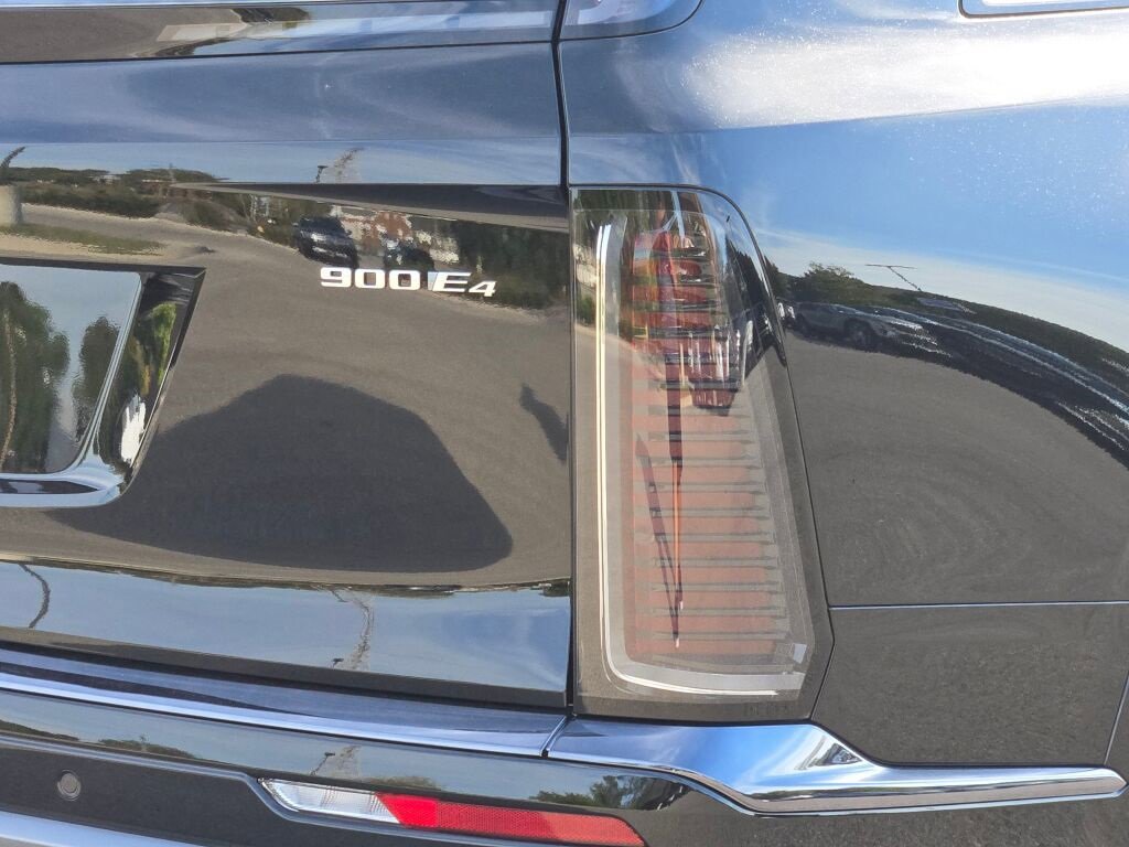New 2026 Cadillac Vistiq Sport w/ LPO, Floor Liner Package image 14