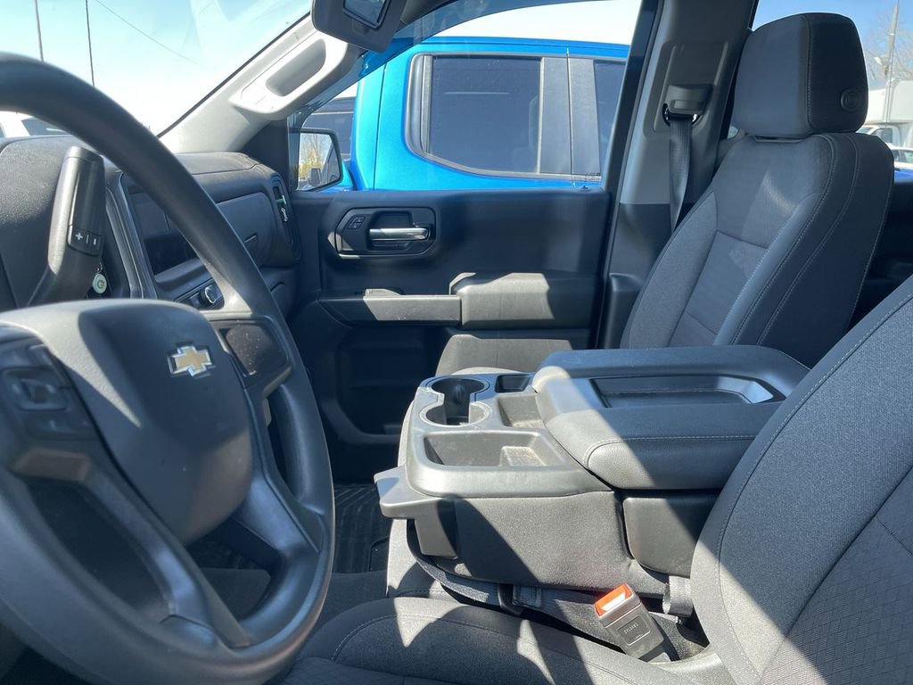 Used 2024 Chevrolet Silverado 1500 Custom w/ Turbomax Blackout Package image 4