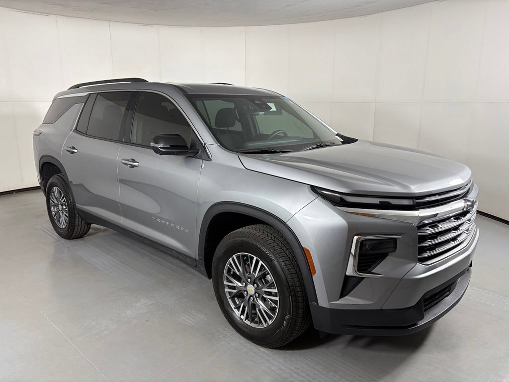 Certified 2026 Chevrolet Traverse LT w/ Driver Confidence Package FWD image 2