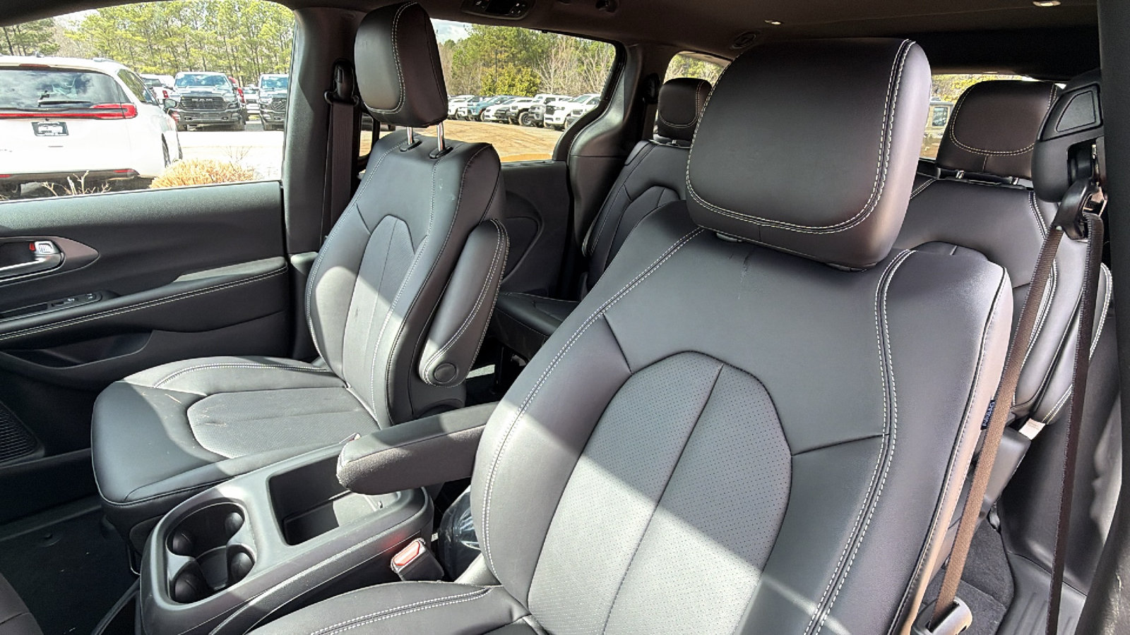 New 2026 Chrysler Pacifica Select FWD image 17