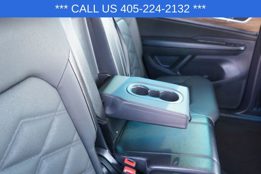 Used 2025 Volkswagen Atlas SE image 27