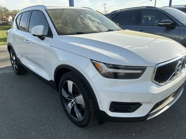 Used 2019 Volvo XC40 T5 Momentum image 4