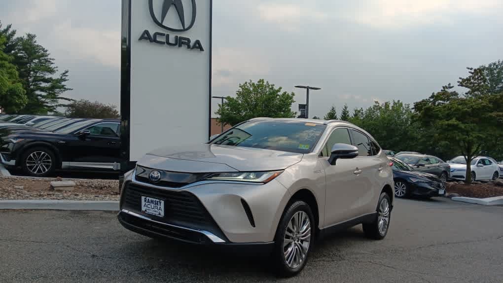 Used 2021 Toyota Venza XLE w/ Softex Package AWD/4WD image 1