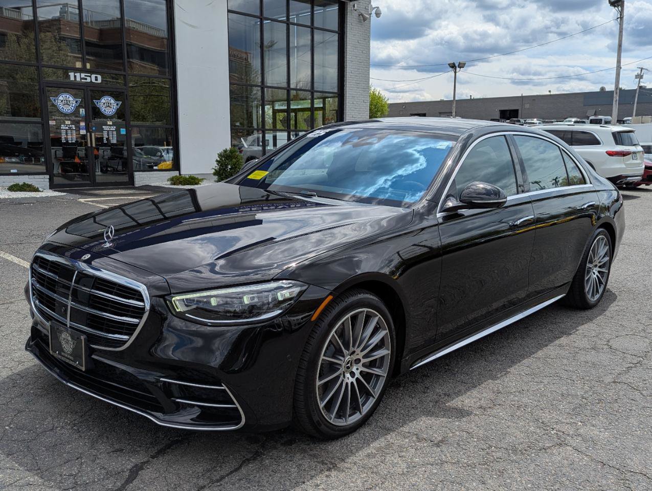 Used 2025 Mercedes-Benz S 580 4MATIC Sedan image 2