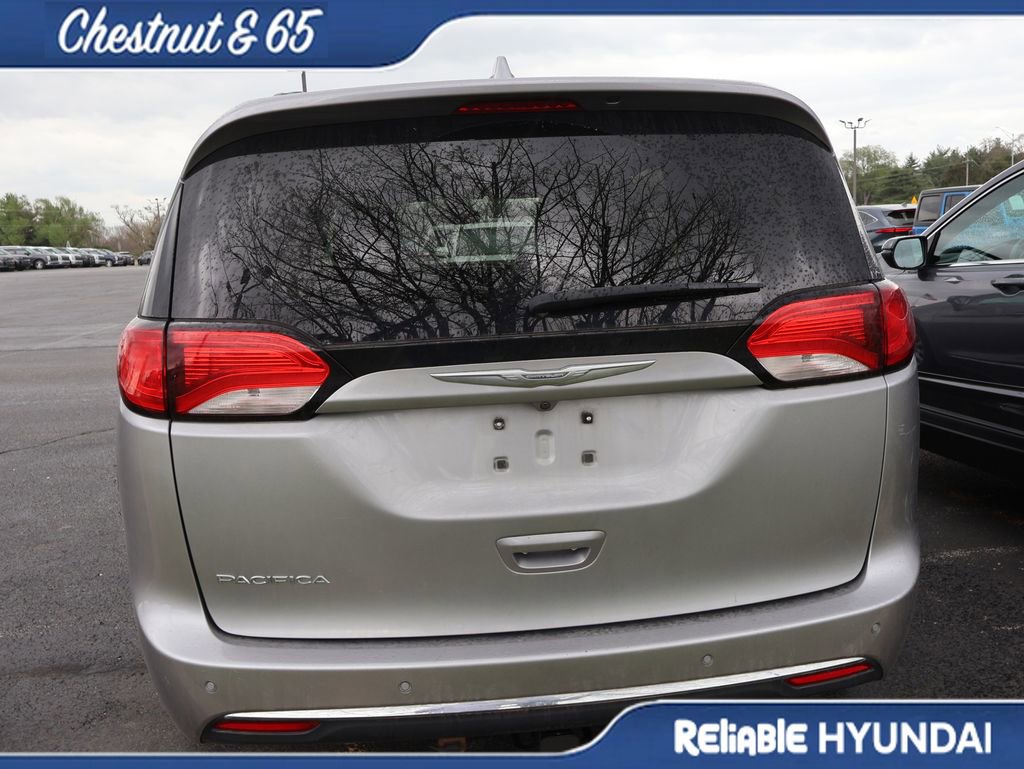 Used 2017 Chrysler Pacifica Touring-L image 20