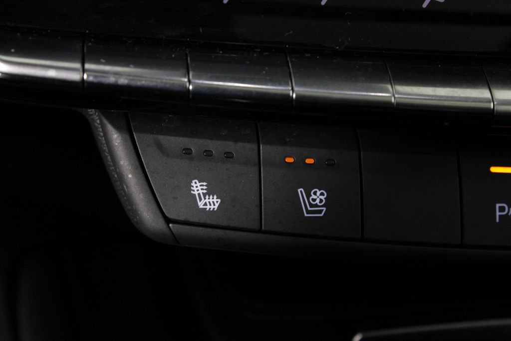 Used 2025 Cadillac XT4 Sport FWD image 25
