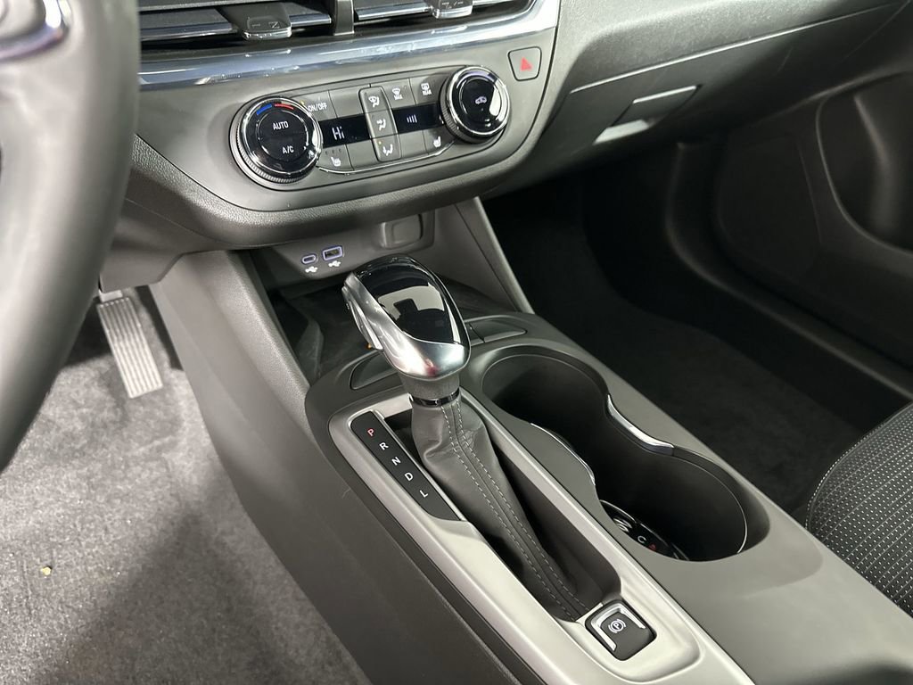 Used 2025 Buick Envista Preferred w/ Convenience I Package image 18