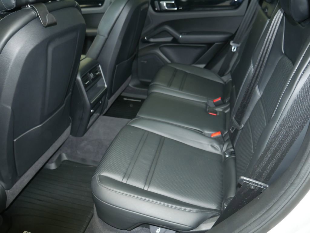 Certified 2023 Porsche Cayenne AWD/4WD image 20