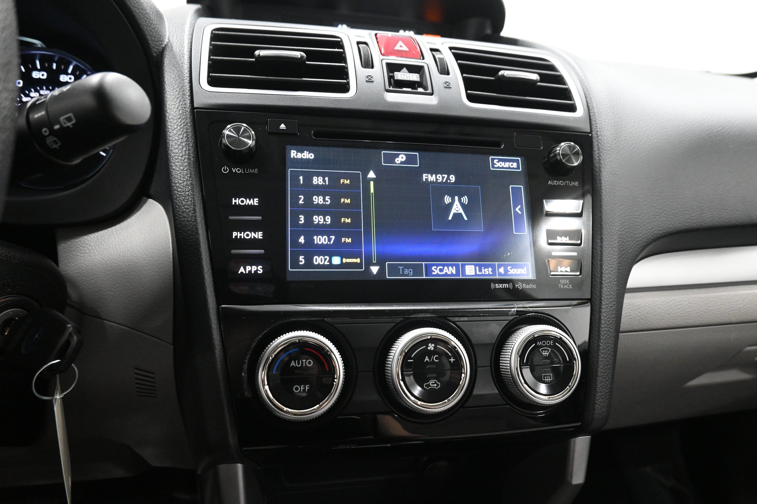 Used 2018 Subaru Forester 2.5i Premium AWD/4WD image 15