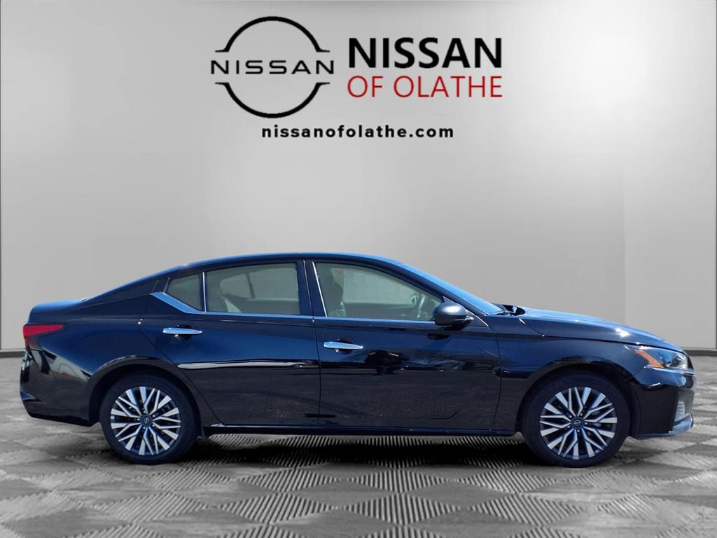 Used 2025 Nissan Altima 2.5 SV image 29