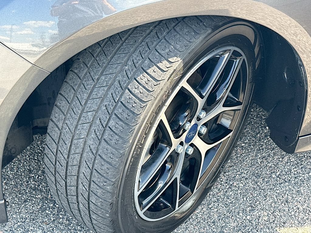 Used 2015 Ford Focus SE w/ SE Sport Package FWD image 25