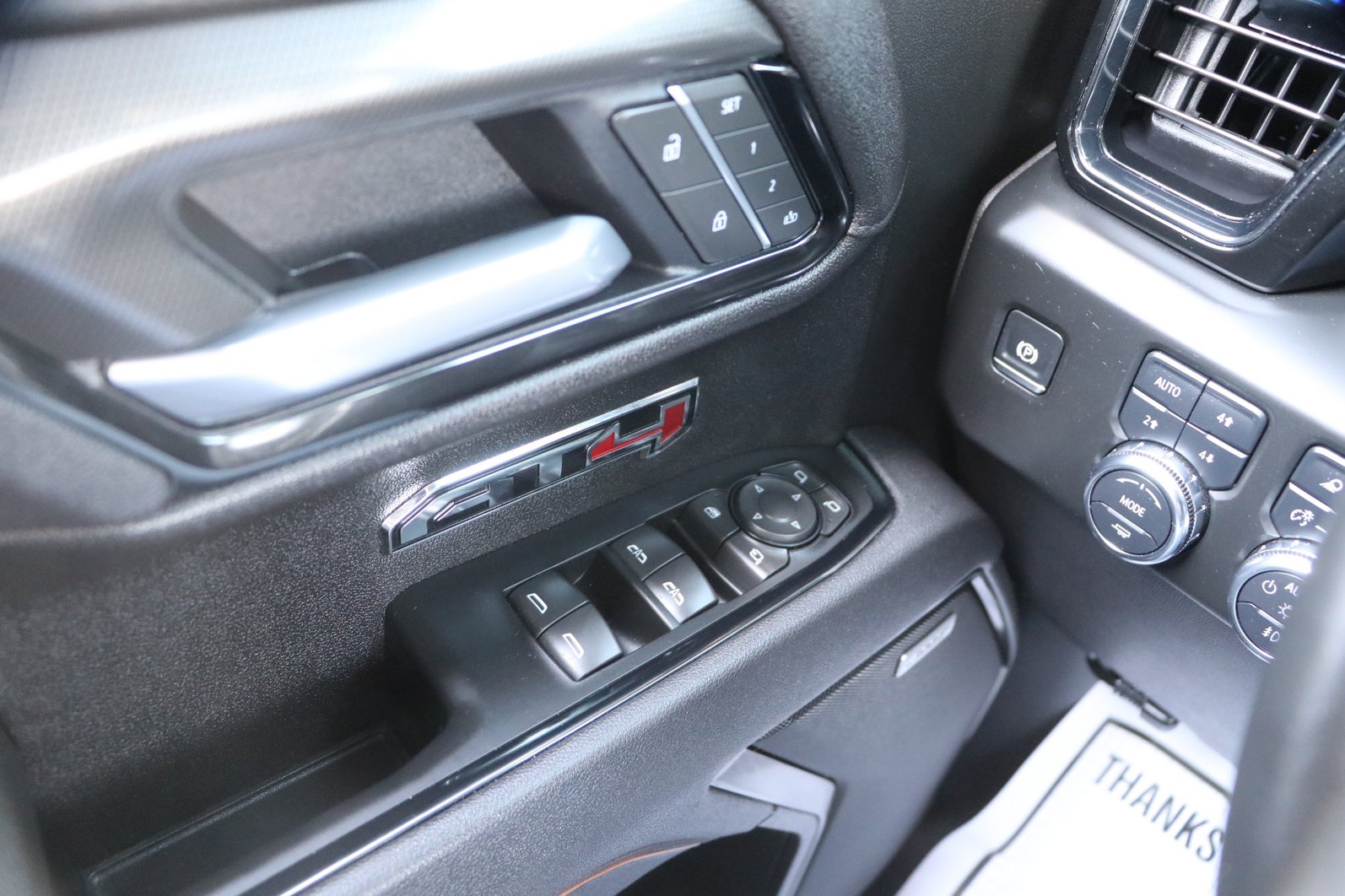 Used 2025 GMC Sierra 1500 AT4 w/ AT4 Premium Package AWD/4WD image 11