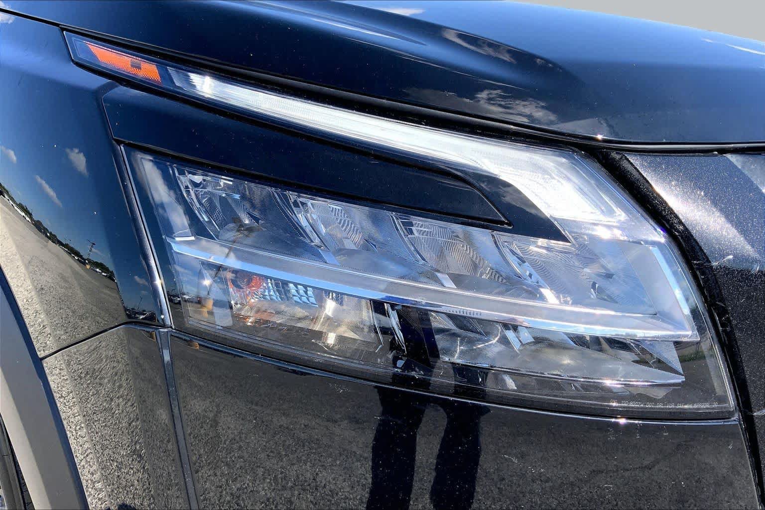 Used 2022 Nissan Pathfinder SV FWD image 27