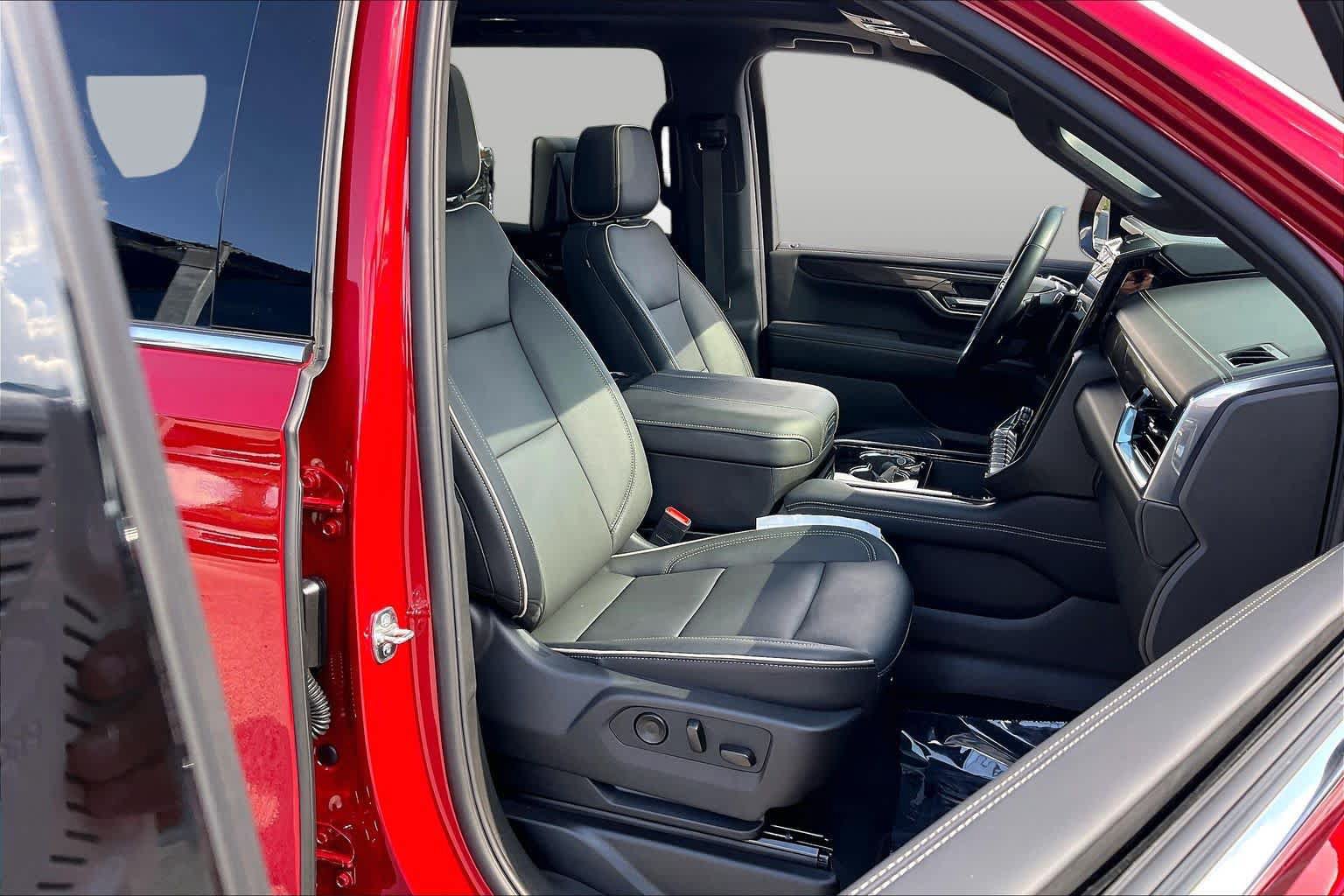 Used 2026 GMC Yukon XL Elevation w/ Elevation Premium Package RWD image 8