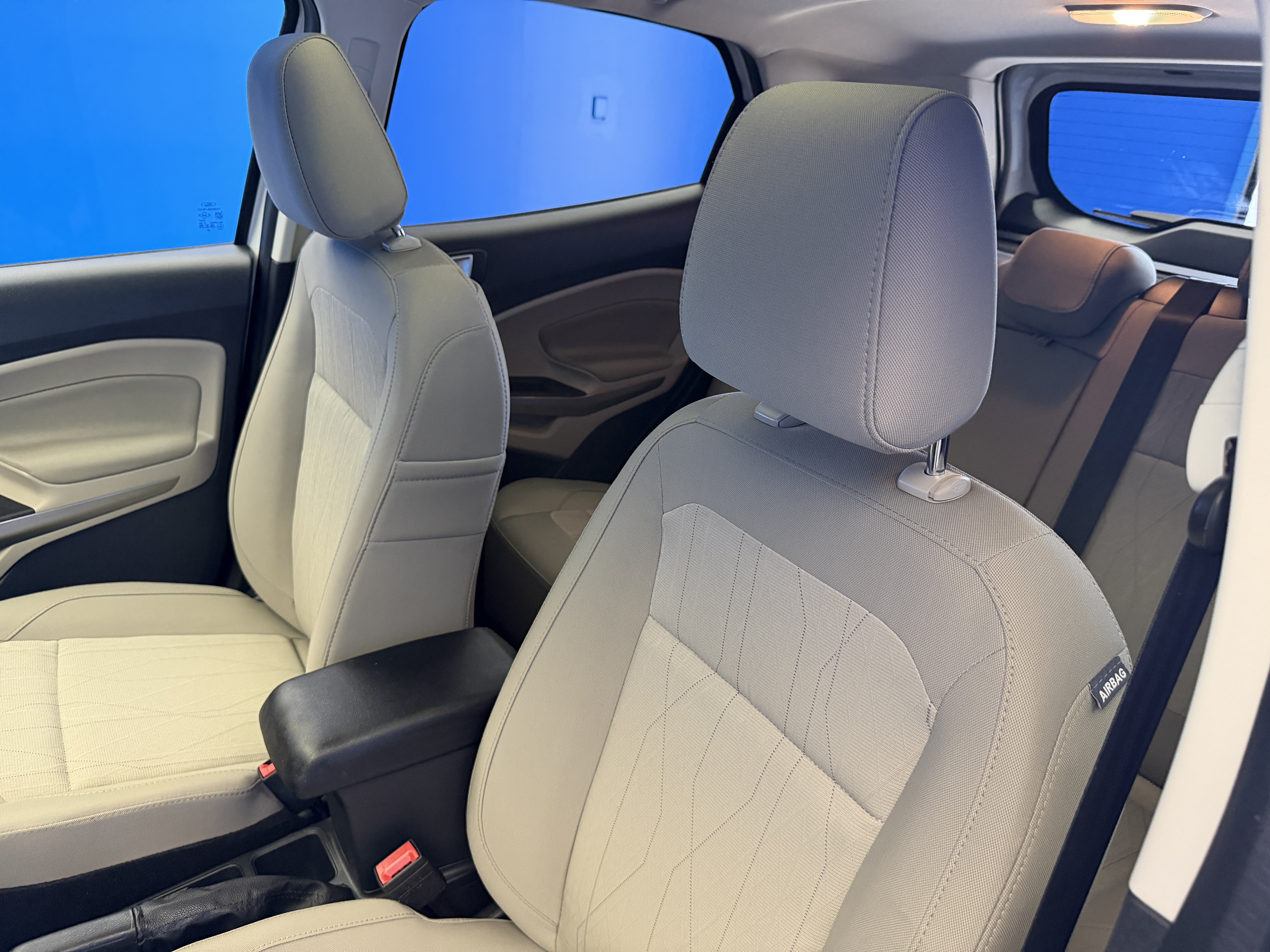 Used 2018 Ford EcoSport SE FWD image 12