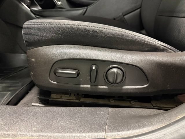Used 2016 Chevrolet Malibu LT FWD image 12