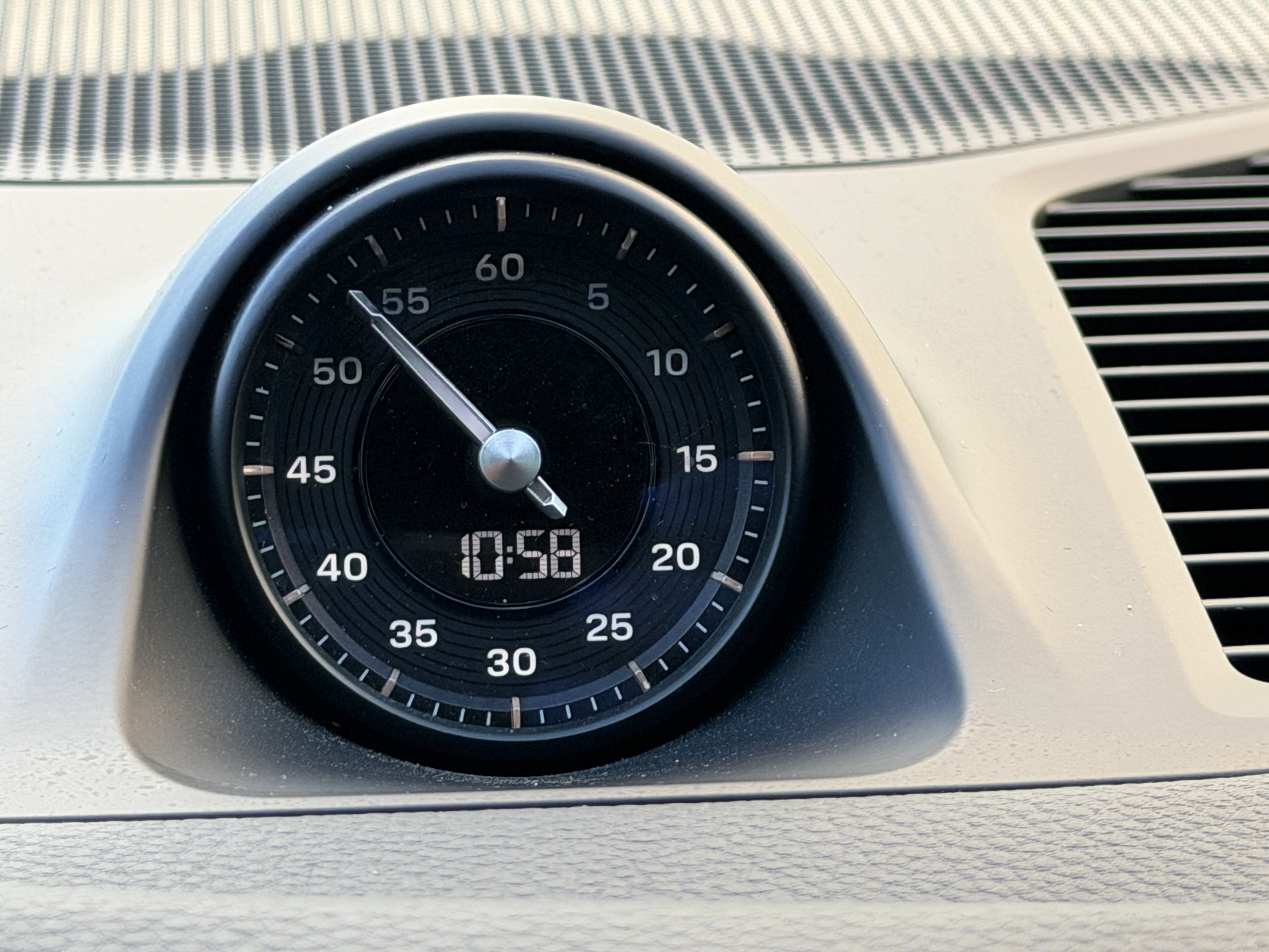 Certified 2024 Porsche Cayenne S image 28