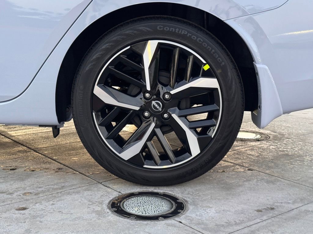 New 2025 Nissan Versa SR w/ Trunk Package image 8