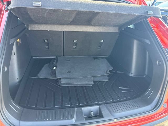Used 2024 Chevrolet Trax RS w/ Sunroof Package FWD image 11