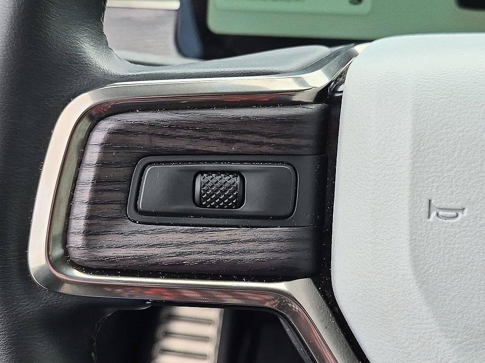 Used 2023 Rivian R1S Launch Edition Quad AWD/4WD image 16