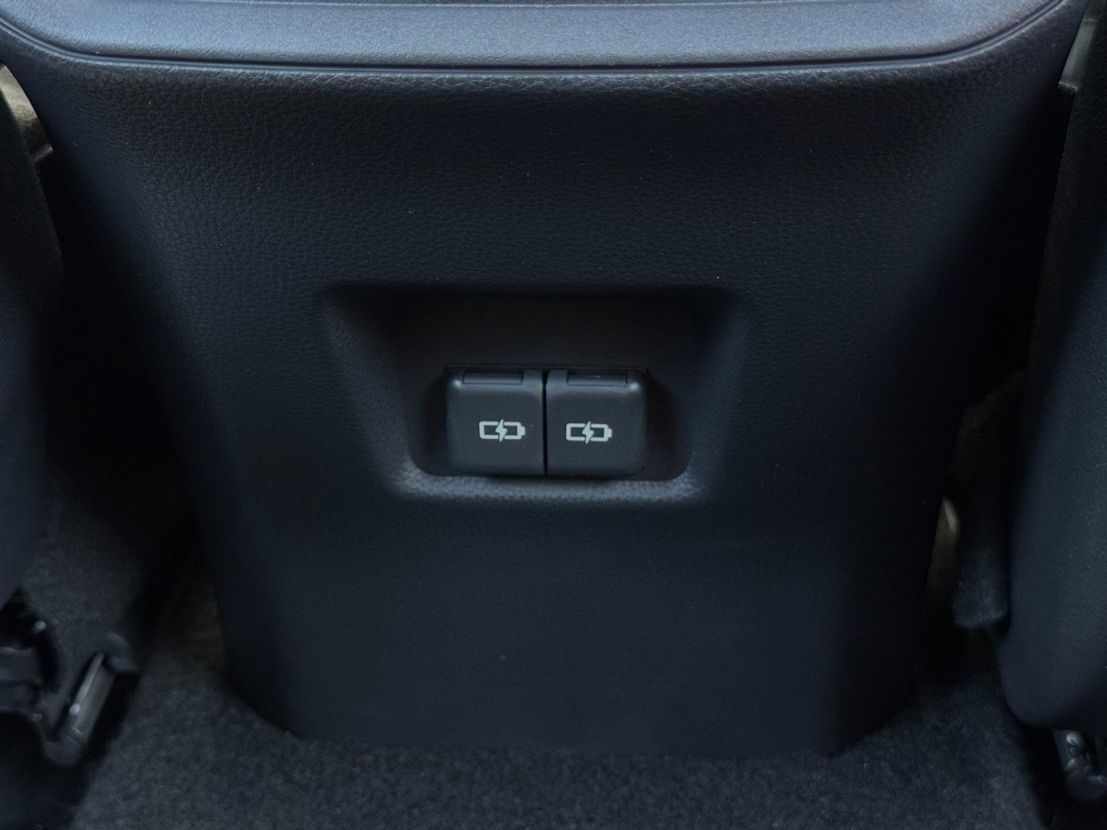 Used 2024 Toyota RAV4 XLE image 33