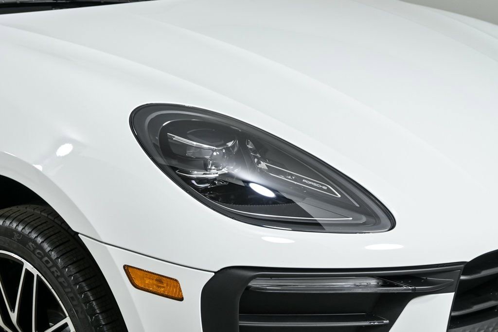 New 2026 Porsche Macan image 38