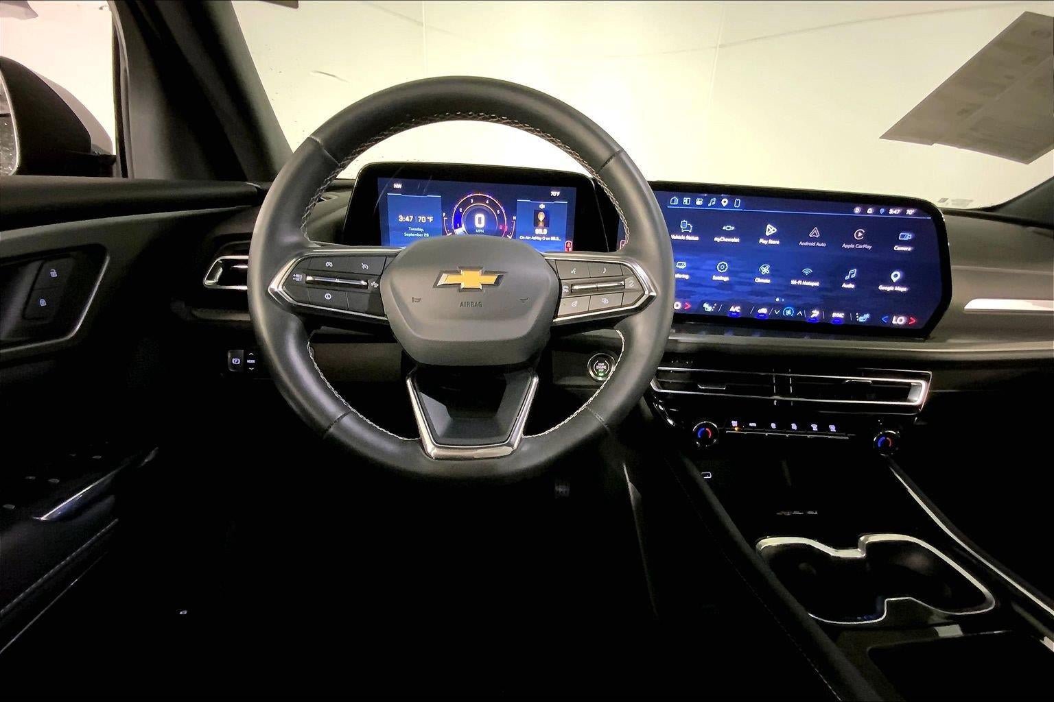 Used 2026 Chevrolet Traverse LT FWD image 5