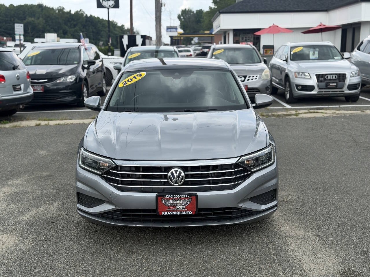 Used 2019 Volkswagen Jetta SEL w/ Cold Weather Package FWD image 2