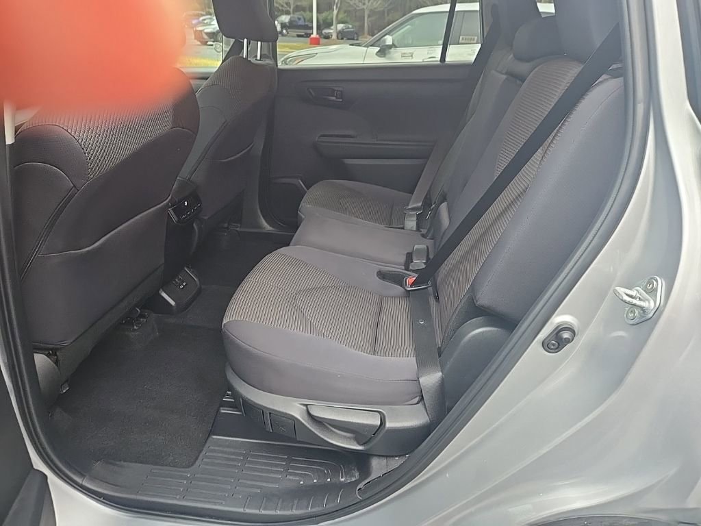 Used 2024 Toyota Highlander LE image 19
