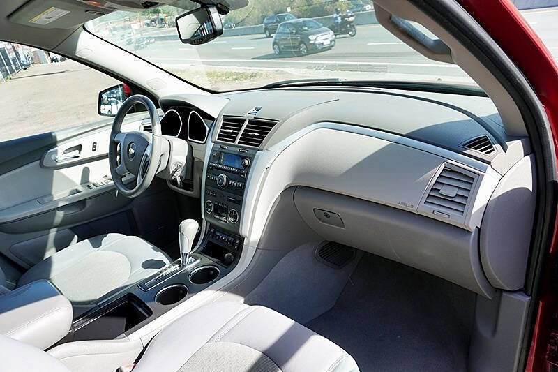 Used 2012 Chevrolet Traverse LT image 11