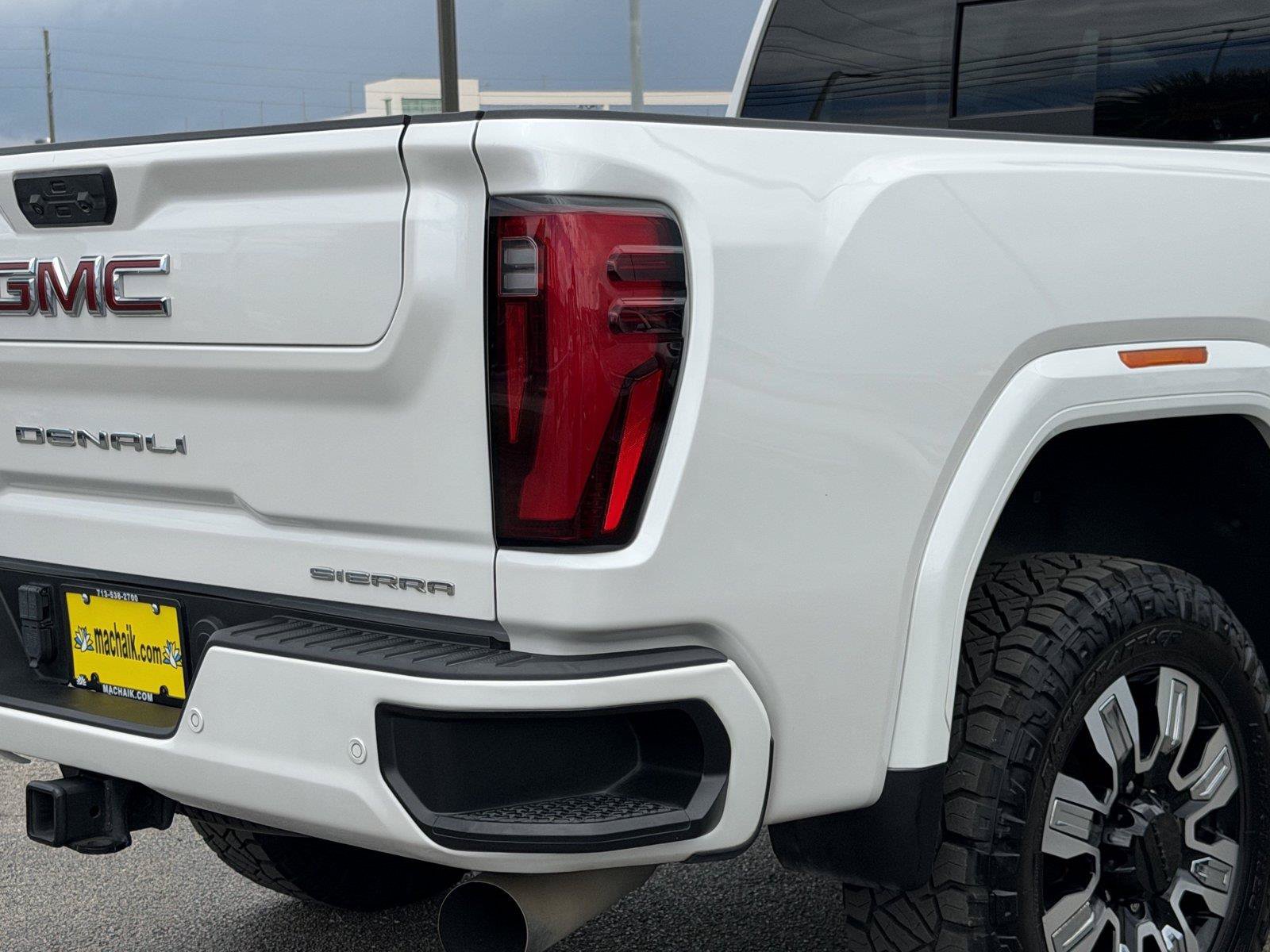 Used 2024 GMC Sierra 3500 Denali w/ Denali Reserve Package AWD/4WD image 11