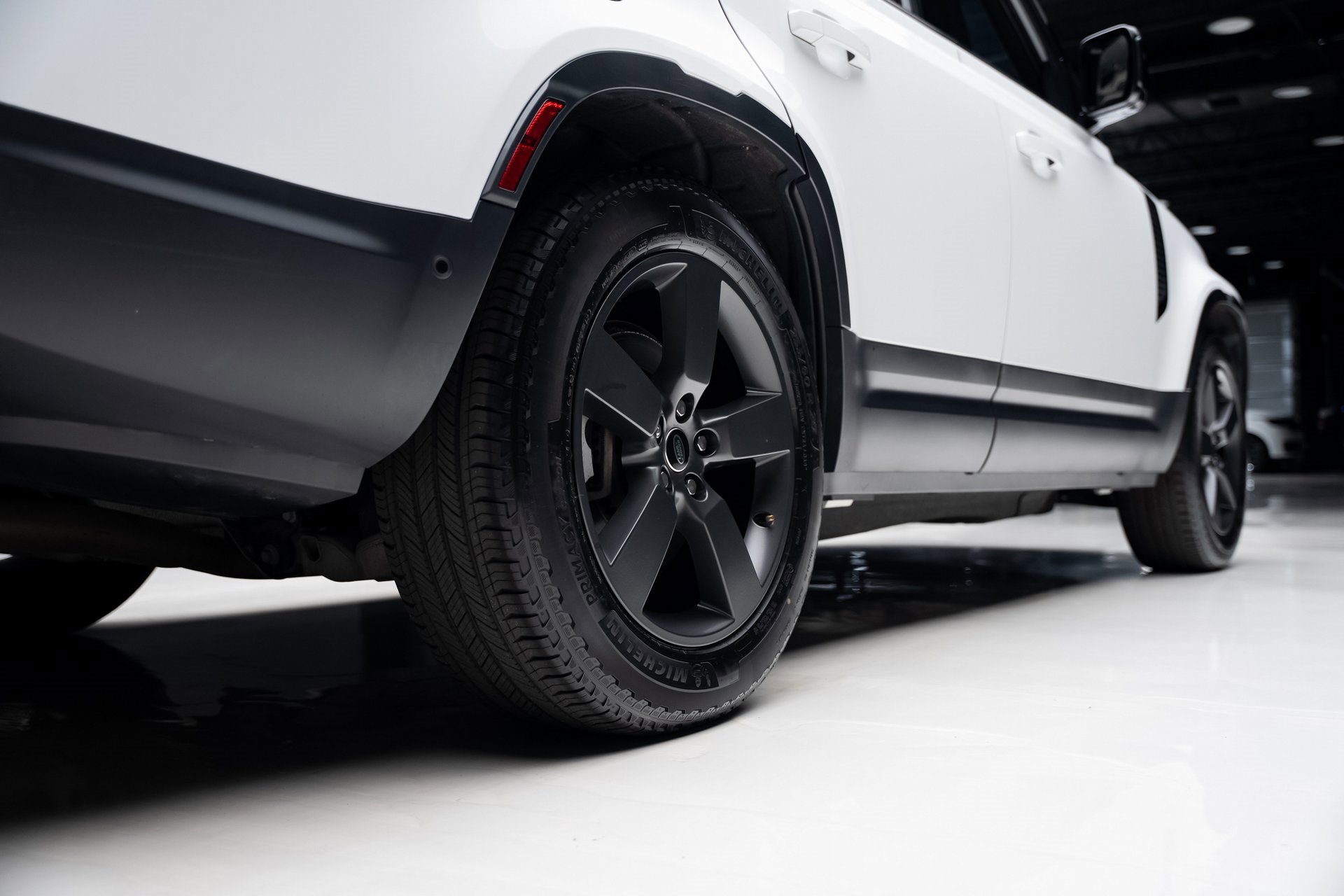 Used 2023 Land Rover Defender 130 SE image 81