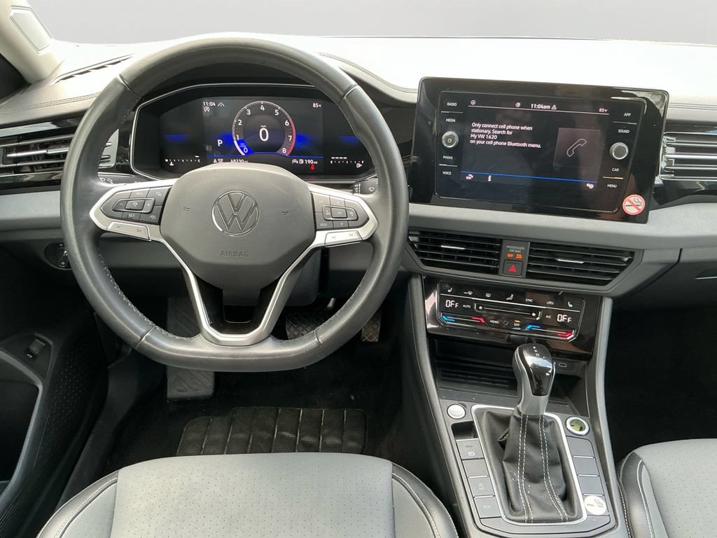 Used 2025 Volkswagen Jetta SE FWD image 16