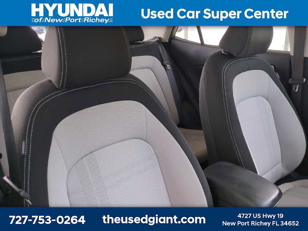 Certified 2024 Hyundai Venue SEL FWD image 6
