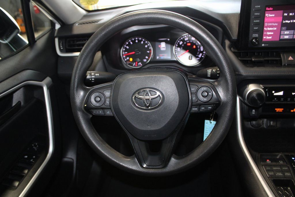 Used 2021 Toyota RAV4 LE image 17
