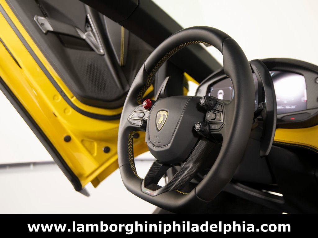Used 2024 Lamborghini Revuelto image 35