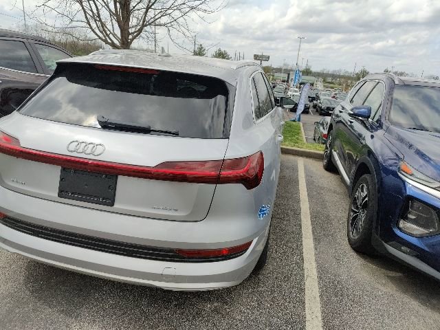 Used 2021 Audi e-tron Premium Plus w/ Premium Plus Package image 18