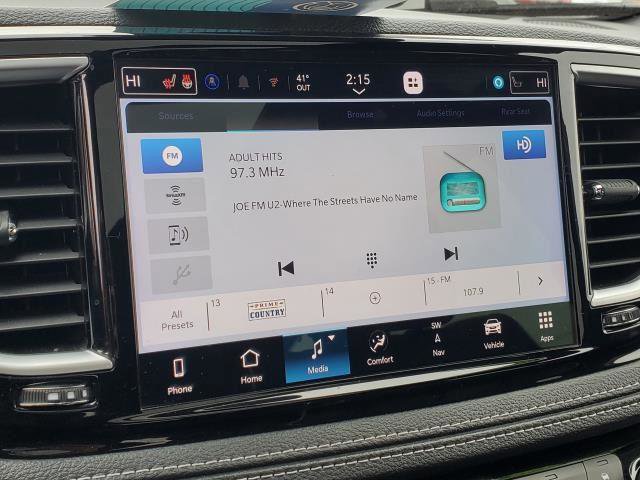 Used 2024 Chrysler Pacifica Premium image 16