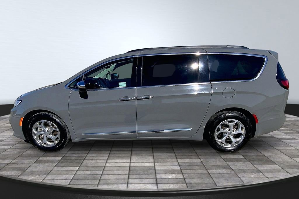 Used 2023 Chrysler Pacifica Limited image 8
