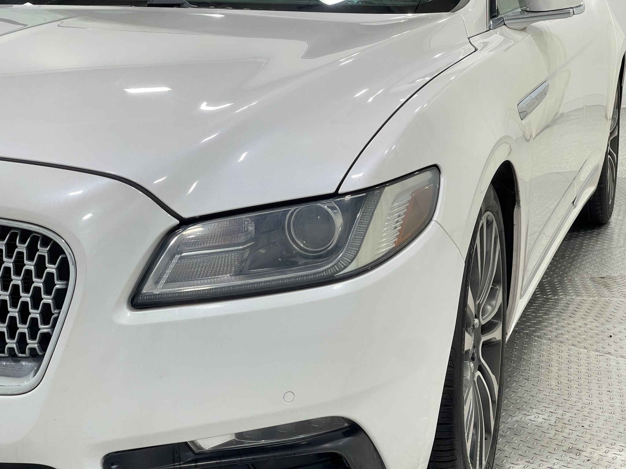 Used 2018 Lincoln Continental Select w/ Continental Climate Package image 33