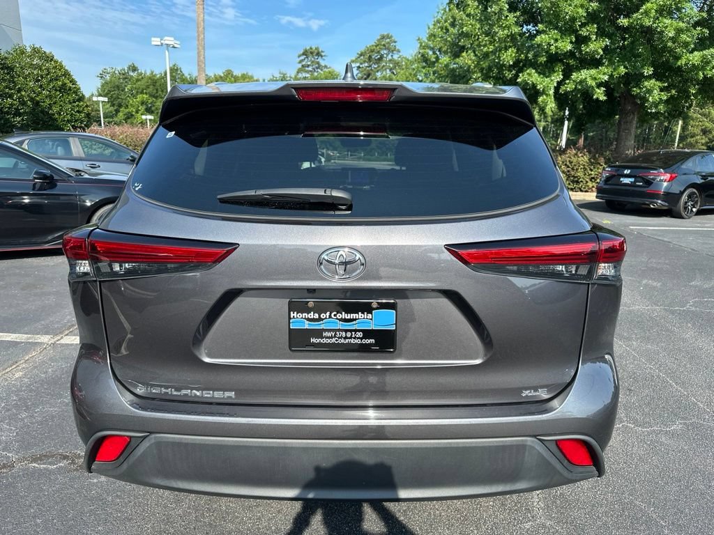 Used 2023 Toyota Highlander XLE FWD image 4