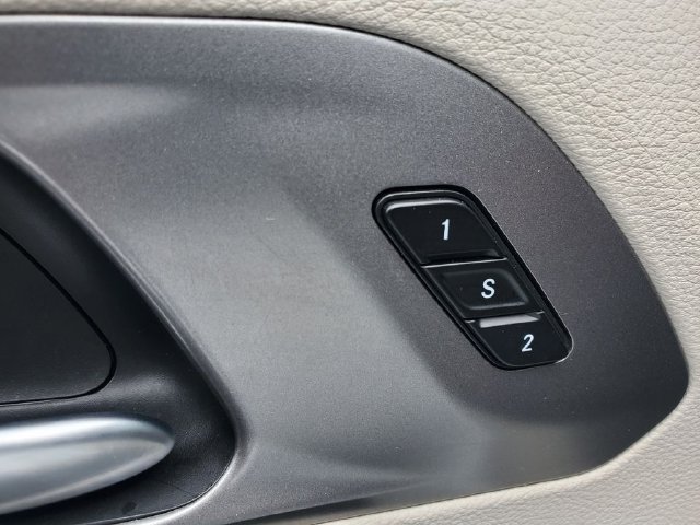 Used 2024 Chrysler Pacifica Touring-L FWD image 6