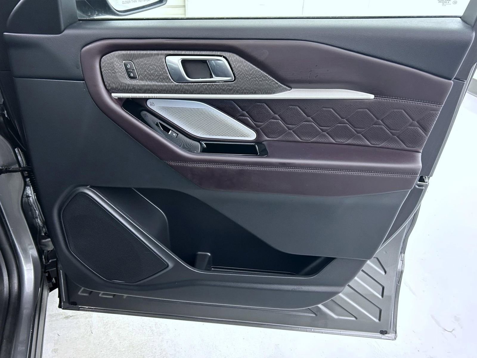 Used 2025 Ford Explorer Platinum w/ LUX Leather Package image 16