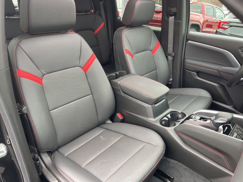 Used 2025 Chevrolet Colorado Z71 w/ Midnight Edition image 22