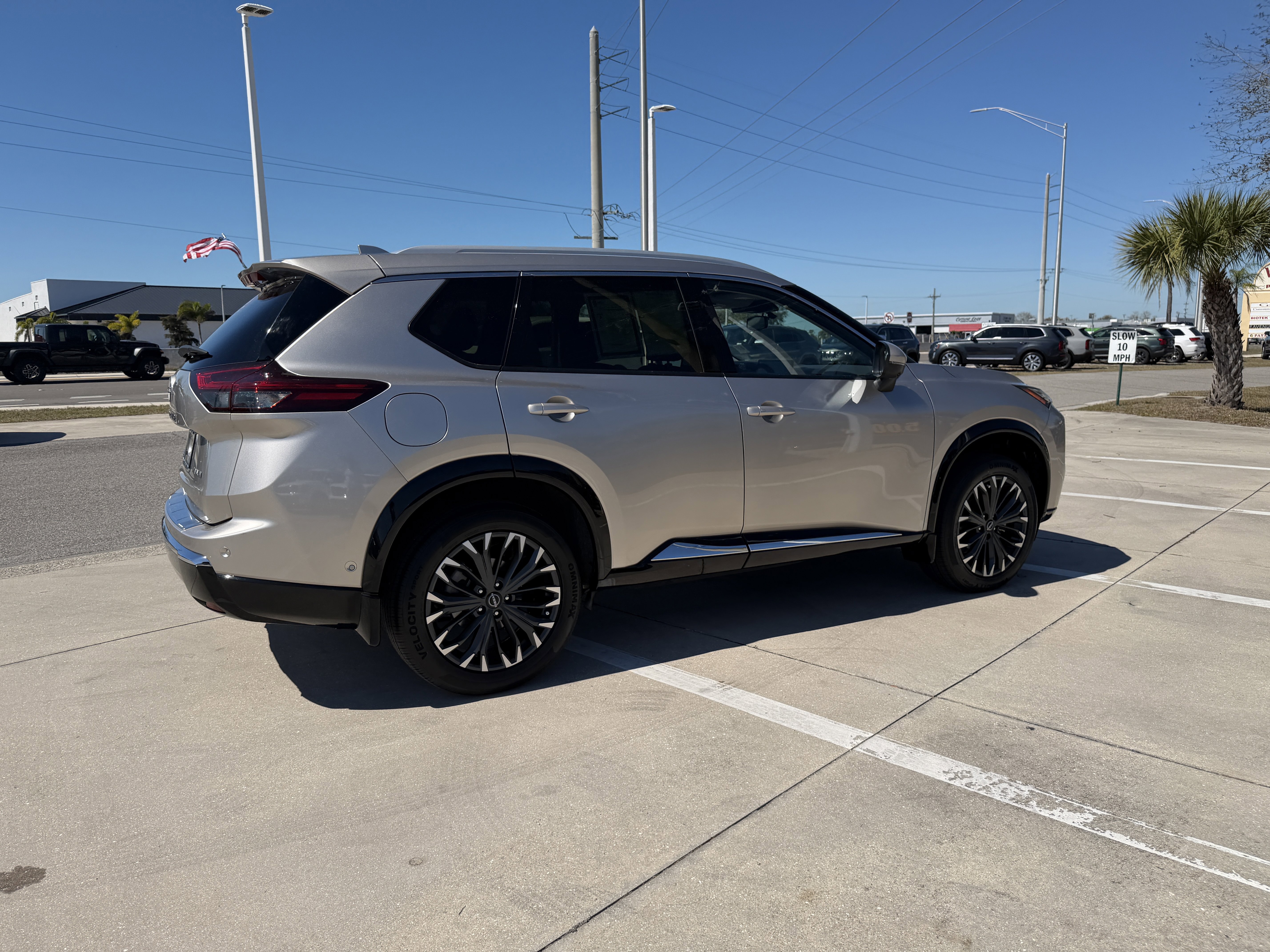 Used 2024 Nissan Rogue Platinum w/ Platinum Premium Package image 4
