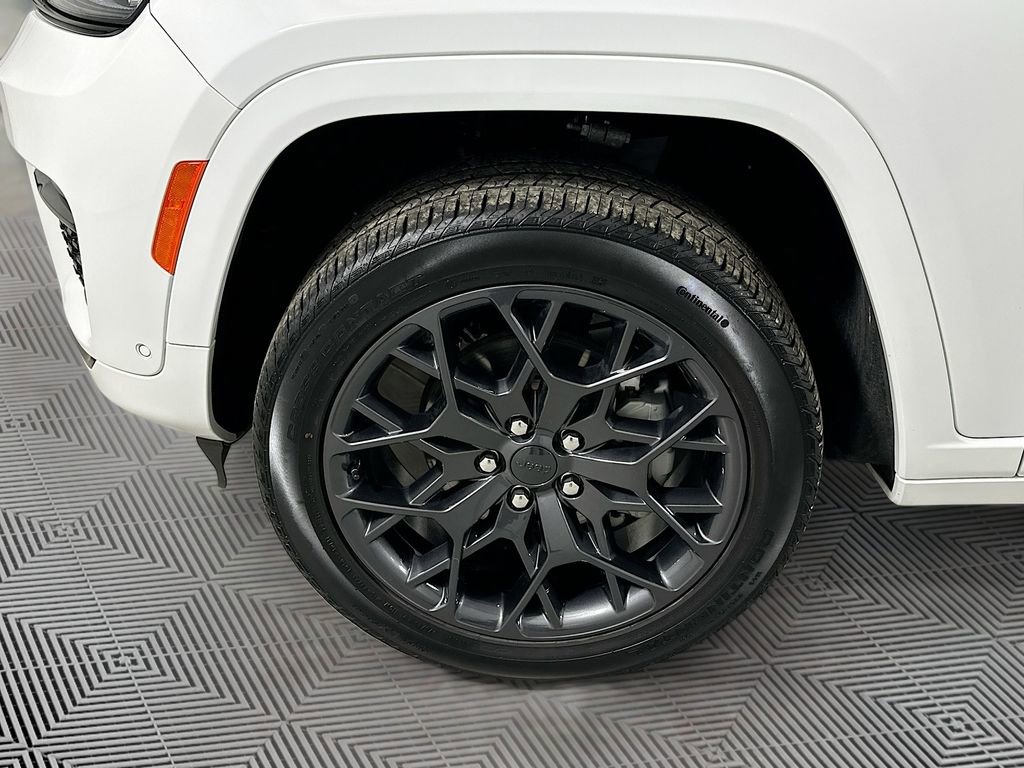 Used 2025 Jeep Grand Cherokee Summit AWD/4WD image 15