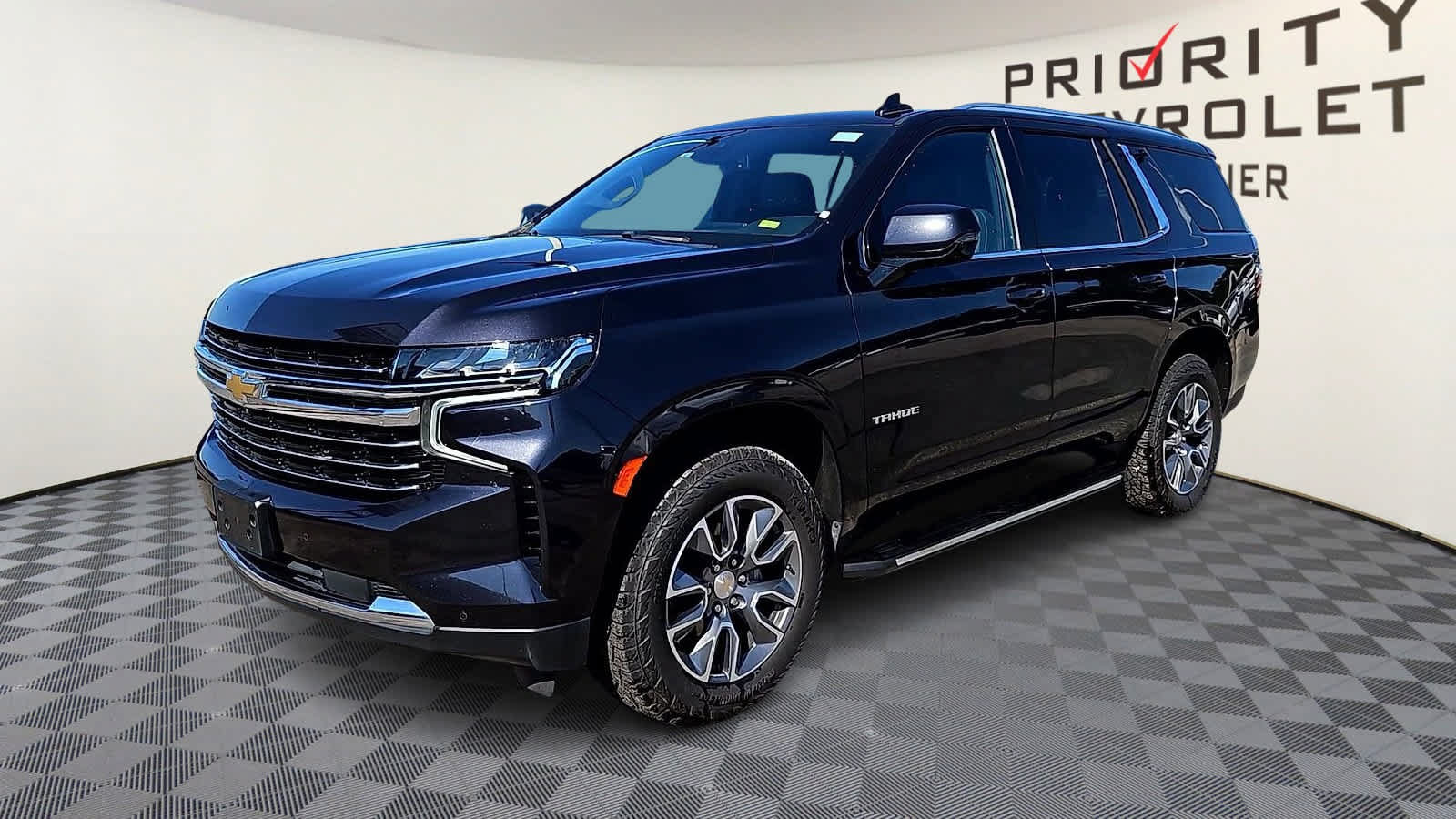 Used 2024 Chevrolet Tahoe LT w/ Luxury Package RWD image 4